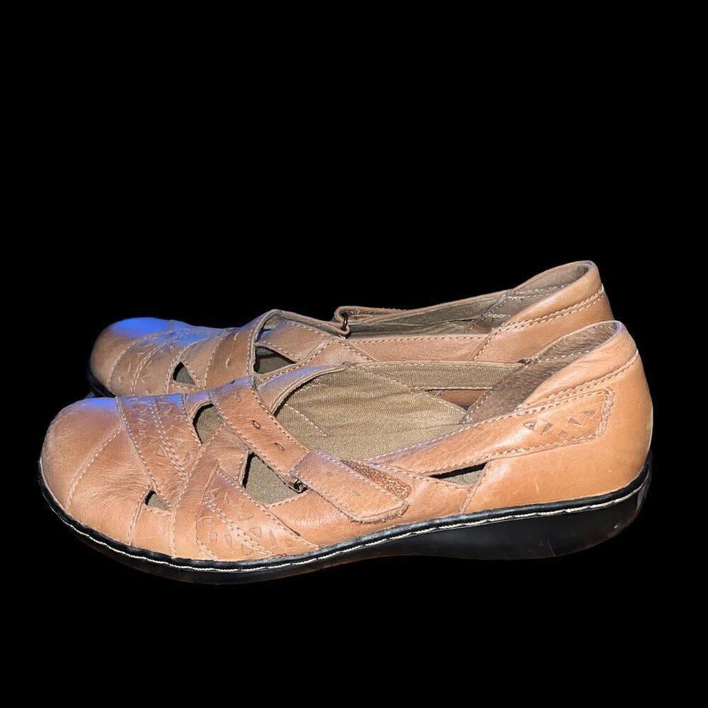 Clarks Bendables‎ tan leather flats women's size 7.5